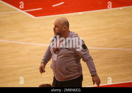 Gijon, Asturie, Spagna. 14th Jan, 2023. Gijon, SPAGNA: L'allenatore di Hazena Kynzvart, Miroslav Straka durante il ritorno del turno di 16 della Coppa europea EHF Donne 2022/23 tra Motive.co Gijon e Hazena Kynzvart con il risultato di 35-23 per i locali disputati al Padiglione la GuÃ-a - Presidente Adolfo Suarez Sports di Gijon, Spagna il 14 gennaio 2023. (Credit Image: © Alberto Brevers/Pacific Press via ZUMA Press Wire) SOLO PER USO EDITORIALE! Non per USO commerciale! Foto Stock