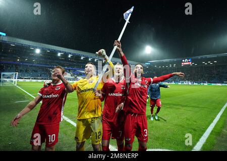 Paesi Bassi. 14th Jan, 2023. HERENVEEN - AZ celebra la vittoria 0-2 durante la partita di campionato olandese tra sc Heerenveen e AZ allo stadio Abe Lustra il 14 gennaio 2023 a Heerenveen, Olanda. ANP ed VAN DE POL Credit: ANP/Alamy Live News Foto Stock