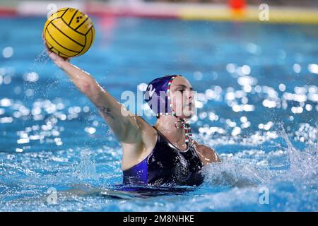 Roma, Italia. 14th Jan, 2023. Bronte Riley Halligan (Ekipe orizzonte) durante il SIS Roma vs Ekipe orizzonte, Waterpolo Italian Series A1 Women match a Roma, gennaio 14 2023 Credit: Independent Photo Agency/Alamy Live News Foto Stock