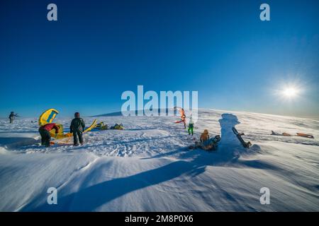 Kiteboarding a Pallastunturi Fell, Muonio, Lapponia, Finlandia Foto Stock