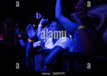 Santiago, Metropolitana, Cile. 14th Jan, 2023. La gente partecipa al Frontera Music Festival a Santiago, Cile. (Credit Image: © Matias Basualdo/ZUMA Press Wire) SOLO PER USO EDITORIALE! Non per USO commerciale! Credit: ZUMA Press, Inc./Alamy Live News Foto Stock