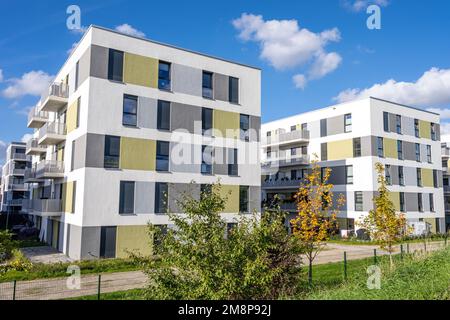 Area di sviluppo di alloggi con nuovi edifici di appartamenti visti a Berlino, Germania Foto Stock