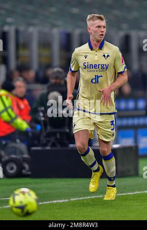 Milano, Italia. 14th Jan, 2023. Josh Doig (3) di Hellas Verona ha visto in Serie Una partita tra Inter e Hellas Verona a Giuseppe Meazza a Milano. (Photo Credit: Gonzales Photo/Alamy Live News Foto Stock