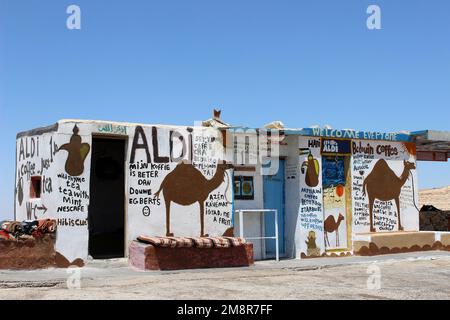 Bedouin Coffee Shop sulla Kings Highway che si affaccia su Wadi Mujib, Giordania Foto Stock