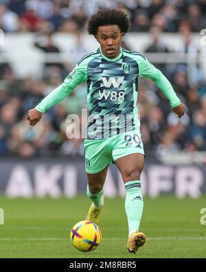 Newcastle, Regno Unito. 15th Jan, 2023. Willian #20 di Fulham corre con la palla durante la partita della Premier League Newcastle United vs Fulham a St. James's Park, Newcastle, Regno Unito, 15th gennaio 2023 (Photo by Mark Cosgrove/News Images) a Newcastle, Regno Unito, il 1/15/2023. (Foto di Mark Cosgrove/News Images/Sipa USA) Credit: Sipa USA/Alamy Live News Foto Stock