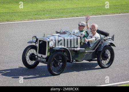 1930 Austin 7 Ulster Special durante la Austin 7 Centenary Celebration Parade al Goodwood Revival 2022, Sussex, UK. Foto Stock