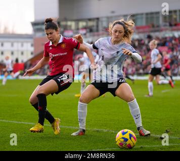 Leigh, Regno Unito. 15th Jan, 2023. Leigh, Inghilterra, 15th 2023 gennaio: Megan Campbell (28 Liverpool) e Lucia Garcia (17 Manchester United) combattono per la palla durante la partita di calcio della Barclays fa Womens Super League tra Manchester United e Liverpool al Leigh Sports Village di Leigh, Inghilterra. (James Whitehead/SPP) Credit: SPP Sport Press Photo. /Alamy Live News Foto Stock