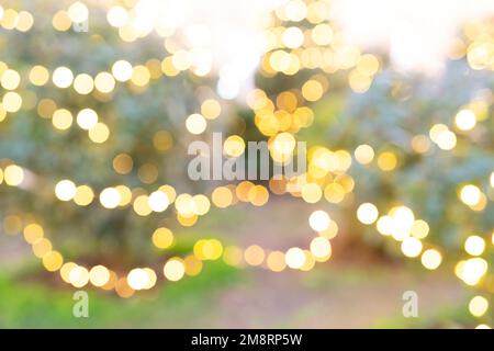 Sfocatura dell'illuminazione oro bokeh per lo sfondo e l'ispirazione Foto Stock