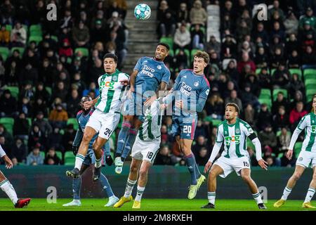 Groningen - Ragnar Oratmangoen del FC Groningen, Danilo Pereira da Silva del Feyenoord, Mats Wieffer del Feyenoord durante la partita tra FC Groningen e Feyenoord a de Euroborg il 15 gennaio 2023 a Groningen, Paesi Bassi. (Da Box a Box Pictures/Tom Bode) Foto Stock