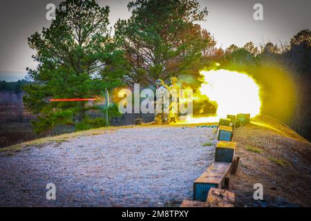 Fort Campbell, Kentucky, Stati Uniti. 9th Jan, 2023. I soldati con lo Squadrone 1st, il reggimento della cavalleria 33rd, la squadra di combattimento della Brigata 3rd, la divisione aerea 101st (Air Assault) mantengono la loro competenza sulla recoilless Rifle Carl Gustaf 84mm su una gamma a Fort Campbell, Kentucky 9 gennaio 2023. Carl G è uno dei tanti sistemi di armi anti-armatura che gli Scout possono efficacemente impiegare contro una minaccia montata. Credito: USA Army/ZUMA Press Wire Service/ZUMAPRESS.com/Alamy Notizie dal vivo Foto Stock