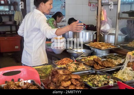 Fast food, in stile cambogiano, Phsar Chas (vecchio mercato), Siem Reap, Cambogia Foto Stock