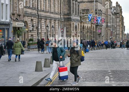 Edimburgo Scozia, Regno Unito 15 gennaio 2023. Vista generale del Royal Mile. credito sst/alamy notizie dal vivo Foto Stock