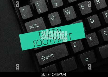 Scritta a mano Footprint digitale. Concetto significa che utilizza la tecnologia digitale per gestire il processo di produzione Foto Stock