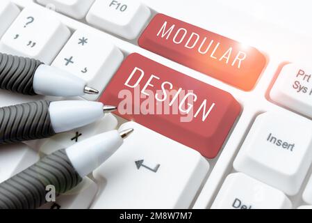 Segno di scrittura a mano Design modulare. Panoramica aziendale progettazione di prodotti per produrre prodotti integrando o combinando parti indipendenti Foto Stock