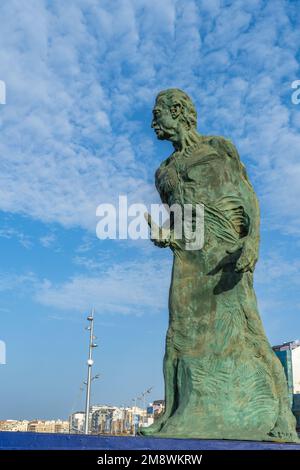 Las Palmas, Spagna, 31 dicembre 2022. Statua del tenore Alfredo Kraus a Las Palmas, Gran Canaria Foto Stock