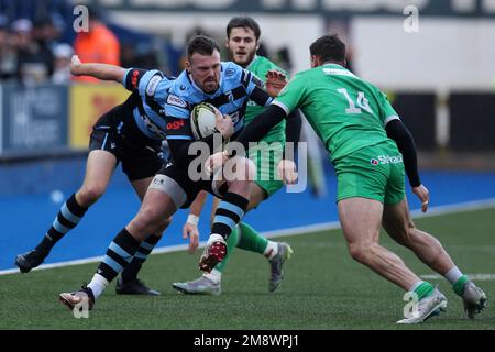 Cardiff, Regno Unito. 15th Jan, 2023. Owen Lane di Cardiff Rugby in azione (c). European Challenge Cup rugby, pool A match, Cardiff Rugby contro Newcastle Falcons al BT Sport Cardiff Arms Park di Cardiff, Galles, domenica 15th gennaio 2023. pic di Andrew Orchard/Andrew Orchard sports photography/Alamy Live news Credit: Andrew Orchard sports photography/Alamy Live News Foto Stock