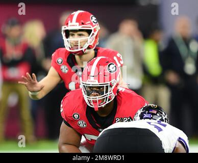 Inglewood, California. 9th Jan, 2023. Georgia Bulldogs Offensive Tackle (77) Devin Willock in azione durante la partita del campionato nazionale di Playoff tra il TCU Horned Frogs e il Georgia Bulldogs il 9 gennaio 2023 al SoFi Stadium di Inglewood, California. (Credito obbligatorio: Jose Marin/MarinMedia.org/Cal Sport Media) (fotografo completo assoluto, e crediti richiesti).Televisione, o riviste a scopo di lucro contattare MarinMedia direttamente. Credit: csm/Alamy Live News Foto Stock