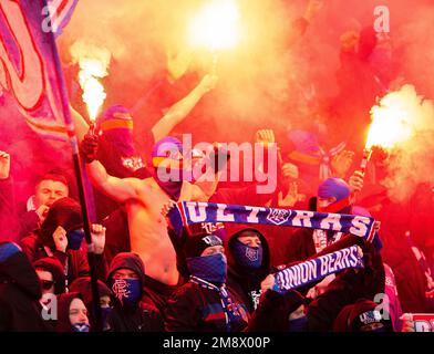 Glasgow, Scozia, Regno Unito. 15th gennaio 2023; Hampden Park, Glasgow, Scozia: Semifinale scozzese della Coppa Viaplay, Rangers contro Aberdeen; tifosi di Rangers con Flares Credit: Action Plus Sports Images/Alamy Live News Foto Stock