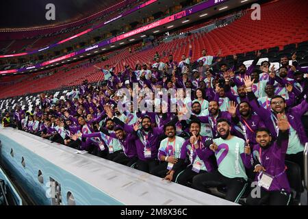 Tifosi in azione durante la partita di Coppa del mondo FIFA 2022 tra Francia e Marocco, al Bayt Stadium, Doha, 14/12/2022 con: Tifosi dove: Doha, Qatar quando: 14 dic 2022 credito: Anthony Stanley/WENN Foto Stock