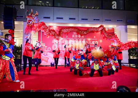 Londra, Inghilterra, Regno Unito. Gennaio 15 2023. Good Little Bunnies and Dragon King si esibisce al China-Britian - Chinese New Year Extravaganza del 2023 al Bridge Courtyard. Credit: Vedi li/Picture Capital/Alamy Live News Foto Stock