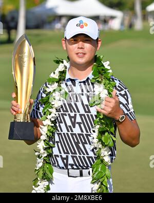 Honolulu, Hawaii, USA. 15th Jan, 2023. Vincitore si WOO KIM al green 18th dopo l'ultimo round del Sony Open giocato al Waialae Golf Course, Honolulu, Hawaii. (Credit Image: © Steven Erler/ZUMA Press Wire) SOLO PER USO EDITORIALE! Non per USO commerciale! Credit: ZUMA Press, Inc./Alamy Live News Foto Stock