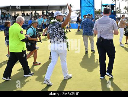 Honolulu, Hawaii, USA. 15th Jan, 2023. Il vincitore si WOO KIM si esibì al green del 18th dopo l'ultimo round del Sony Open giocato al Waialae Golf Course, Honolulu, Hawaii. (Credit Image: © Steven Erler/ZUMA Press Wire) SOLO PER USO EDITORIALE! Non per USO commerciale! Credit: ZUMA Press, Inc./Alamy Live News Foto Stock