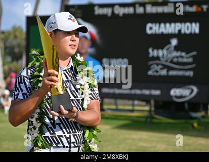 Honolulu, Hawaii, USA. 15th Jan, 2023. Il vincitore si WOO KIM ha vinto il primo trofeo dopo aver vinto il Sony Open giocato al Waialae Golf Course, Honolulu, Hawaii. (Credit Image: © Steven Erler/ZUMA Press Wire) SOLO PER USO EDITORIALE! Non per USO commerciale! Credit: ZUMA Press, Inc./Alamy Live News Foto Stock