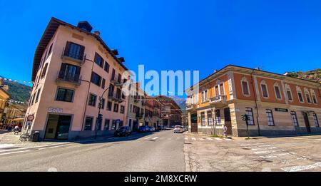 Susa vista sulla città metropolitana di Torino, Piemonte, Italia Foto Stock