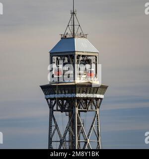 Jaume i torre visto dal punto di vista Miramar, a Montjuic, in una mattina d'inverno (Barcellona, Catalogna, Spagna) ESP: La torre de Jaume i desde Montjuic Foto Stock