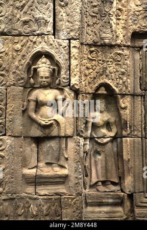 Apsara rilievo sul muro di Banteay Prei Nokor (Banteay Prey Nokor), un tempio del 11th ° secolo in Kampong Cham (Kompong Cham), Cambogia. Foto Stock