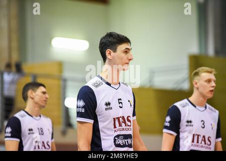 Cisterna, Italia. 15th Jan, 2023. Alessandro Michieletto (ITAS Trentino) durante Top Volley Cisterna vs ITAS Trentino, Volley Serie Italiana A Men Superleague Championship in Cisterna, Italia, Gennaio 15 2023 Credit: Independent Photo Agency/Alamy Live News Foto Stock