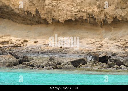 Contrasto di turchese e giallo a Playa la Cocina Foto Stock