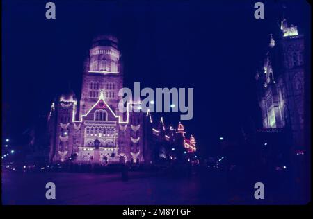 Il Municipal Corporation Building, Mumbai, situato a Mumbai Sud, Maharashtra, India è un edificio storico di grado IIA di fronte al Chhatrapati Shivaji Terminus, all'incrocio tra Dadabhai Naoroji Road e Mahapalika Marg. Questo edificio di Mumbai ha sede la più grande società municipale dell'India. Progettata in architettura Vittoriana, la struttura è totalmente ipnotizzante Foto Stock