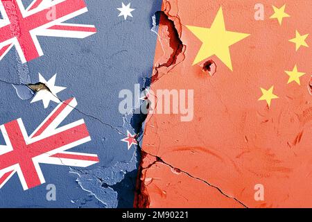 Australia, Nuova Zelanda, Cina bandiera nazionale isolato su sfondo rotto muro, politica internazionale conflitti concetto Foto Stock