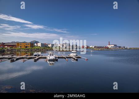 Barche nel porto di Andenes, Vesteralen, Nordland, Norvegia Foto Stock