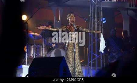 WHITNEY HOUSTON: VOGLIO BALLARE CON QUALCUNO (2022) NAOMIE ACKIE KASI LEMMONS (DIR) SONY PICTURES ENTERTAINMENT/MOVIESTORE COLLECTION Foto Stock