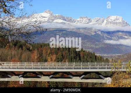 Pont de contournement. Saint-Gervais-les-Bains. Alta Savoia. Auvergne-Rhône-Alpi. Francia. Europa. / Bypass Bridge. Saint-Gervais-les-Bains. Haute-SA Foto Stock