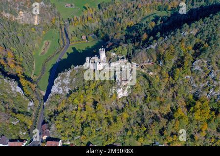 Casle Burg ruin Neu-Falkenstein vicino Balsthal dietro Oensingen Solothurn Svizzera Aerial View Drone Shot Foto Stock