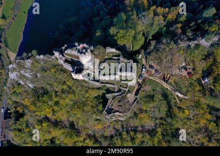 Casle Burg ruin Neu-Falkenstein vicino Balsthal dietro Oensingen Solothurn Svizzera Aerial View Drone Shot Foto Stock