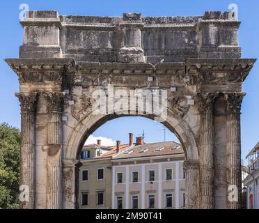 L'arco dei Sergii nel centro di Pola Foto Stock