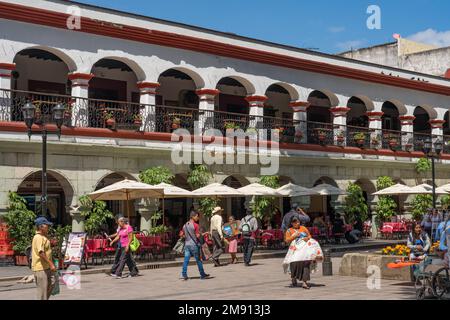 Un edificio storico sullo Zocalo o sulla Piazza principale nel centro di Oaxaca, Messico. Patrimonio dell'umanità dell'UNESCO. Foto Stock