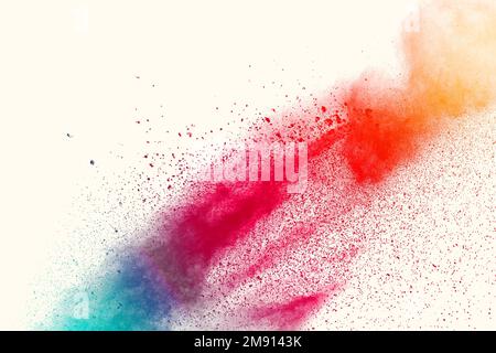 Lancio di una polvere colorata esplosione spruzzi su sfondo bianco Foto Stock