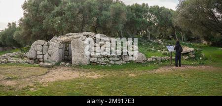 Case tardo taliotiche, dimora per la famiglia, Talatí de Dalt, insediamento preistorico a Minorca, Isole Baleari, Spagna. Foto Stock