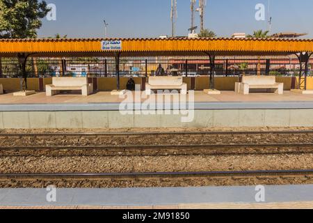 DARAW, EGITTO - 17 FEBBRAIO 2019: Vista della stazione ferroviaria di Daraw, Egitto Foto Stock