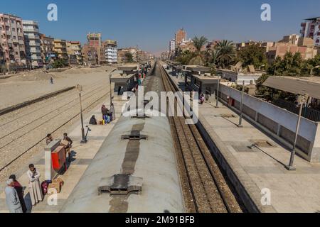 GERGA, EGITTO - 19 FEBBRAIO 2019: Vista della stazione ferroviaria di Gerga, Egitto Foto Stock