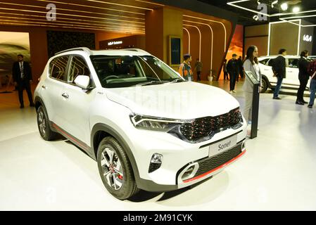 GREATER NOIDA, INDIA - 13 GENNAIO 2023: Kia Motors Sonet auto è in mostra al Auto Expo 2023 car show all'India Expo Mart, Greater Noida in India. Foto Stock