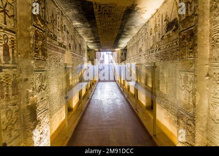 LUXOR, EGITTO - 20 FEBBRAIO 2019: Tomba di Ramesses III nella Valle dei Re nella necropoli di Teban, Egitto Foto Stock