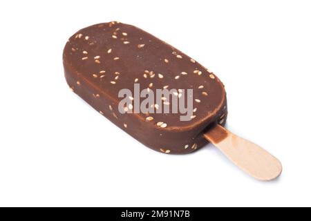 Papsiclo al cioccolato. Gelato su sfondo bianco. primo piano Foto Stock