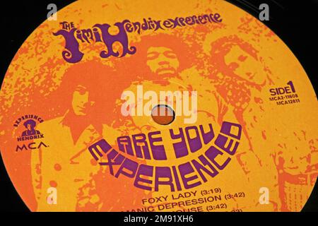 Viersen, Germania - Novembre 9. 2022: Primo piano del disco in vinile isolato copertina uk are You Experienced etichetta album di Singer Jimi Hendrix pubblicato nel 1967 Foto Stock