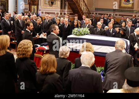 Grecia, Grecia. 16th Jan, 2023. 16 gennaio 2023, Atene, Grecia: Regina Letizia e Felipe VI di Spagna (A SINISTRA) e Regina Maxima, re Willem Alessandro d'Olanda partecipano al funerale per l'ex re Costantino II di Grecia, nella Cattedrale Metropolitana Credit: CORDON PRESS/Alamy Live News Foto Stock